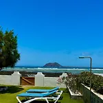 Semesterbostad Dalia House, Frontbeach, Piscina,