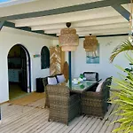 Dalia House, Frontbeach, Piscina, Semesterbostad *