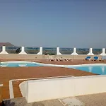 Dalia House, Frontbeach, Piscina, * קורלחו