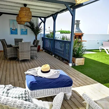 Holiday home Casa Dalia, Frontbeach, Piscina,