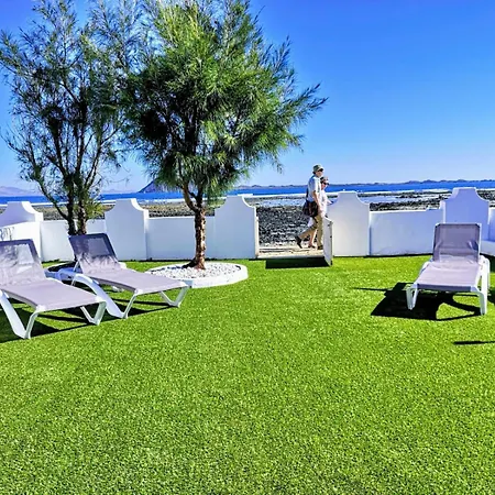Holiday home Casa Dalia, Frontbeach, Piscina,