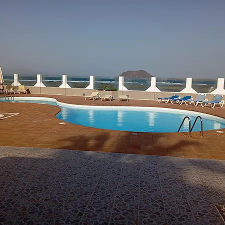 Dalia House, Frontbeach, Piscina, بيت للعطل *