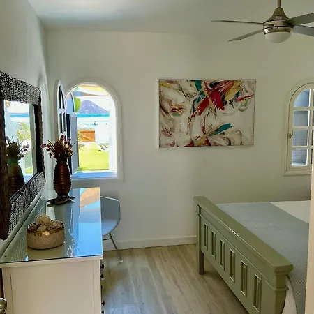 Dalia House, Frontbeach, Piscina, コラレホ