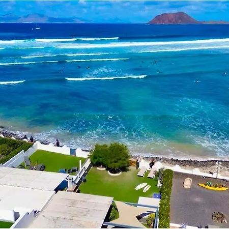 펜션 Dalia House, Frontbeach, Piscina, 코라레호