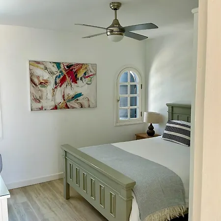 펜션 Dalia House, Frontbeach, Piscina, 코라레호